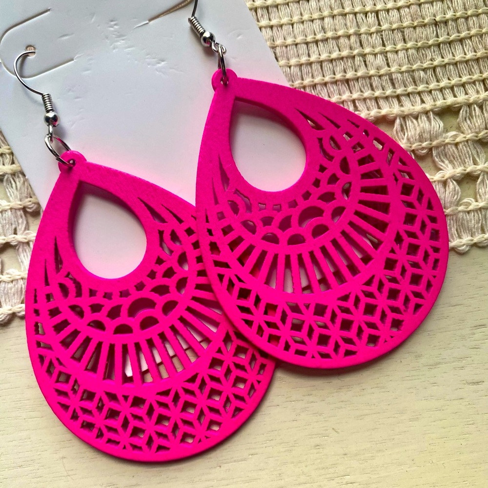 NWT Bright Pink Wooden Filigree Earrings